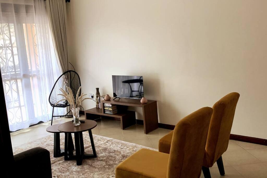 Cozy 2-Bedroom Apartment Within City Limits. Кампала Экстерьер фото
